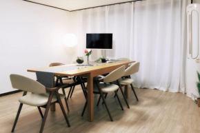 Hapjeong Station, Mangwon Station Room 3